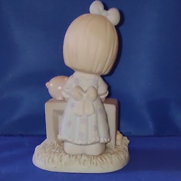 PRECIOUS MOMENTS A PENNY A KISS A PENNY A HUG FIGURINE WITH PIGGY BANK AND SIGN - Picture 3 of 9